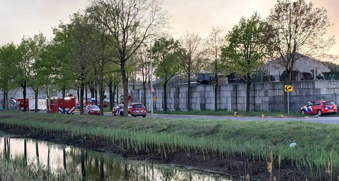 Grote buitenbrand vergt langdurige brandweerinzet - Foto 1