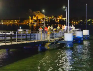 Zoektocht naar persoon te water in Amsterdam