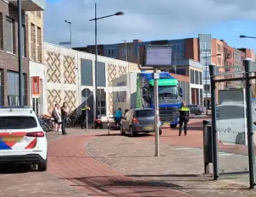 Traumahelikopter ingezet bij beknelling persoon onder vrachtwagen