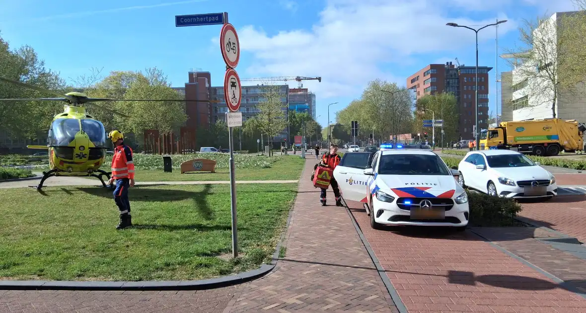 Traumahelikopter ingezet bij beknelling persoon onder vrachtwagen - Foto 5