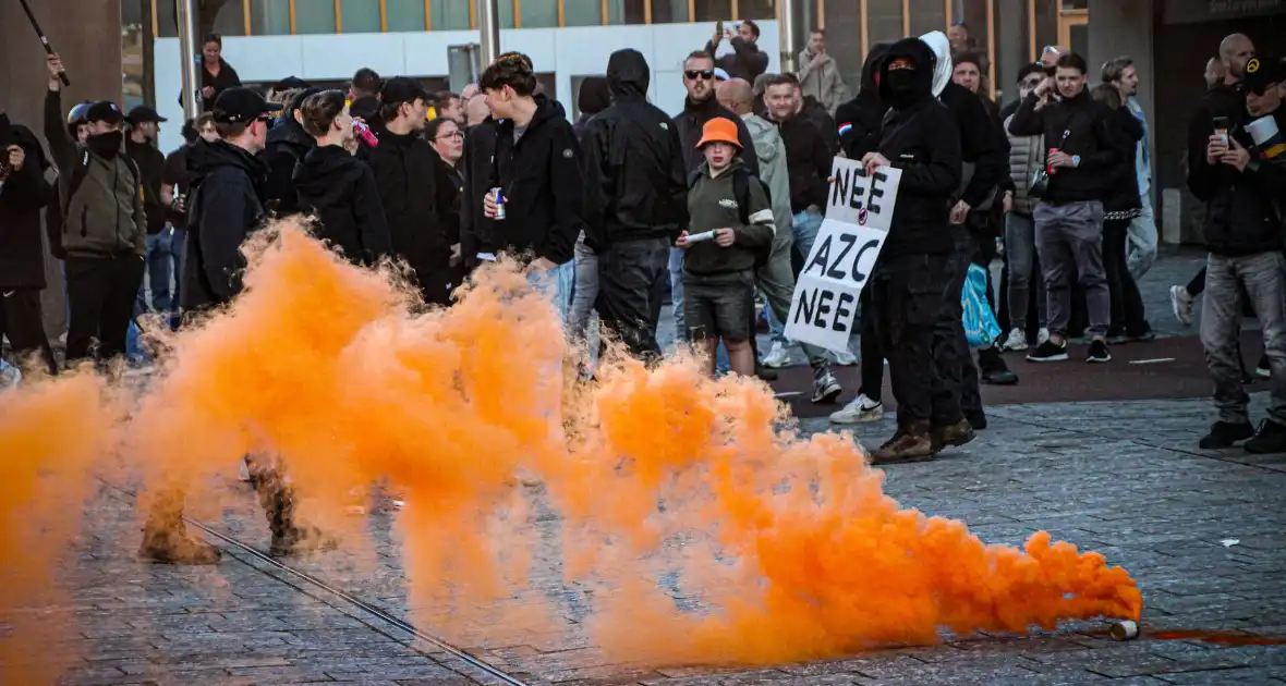 Vuurwerk tijdens anti-azc demonstratie