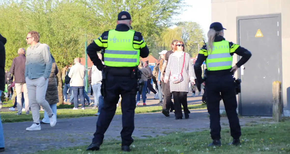 Vuurwerk tijdens anti-azc demonstratie - Foto 3