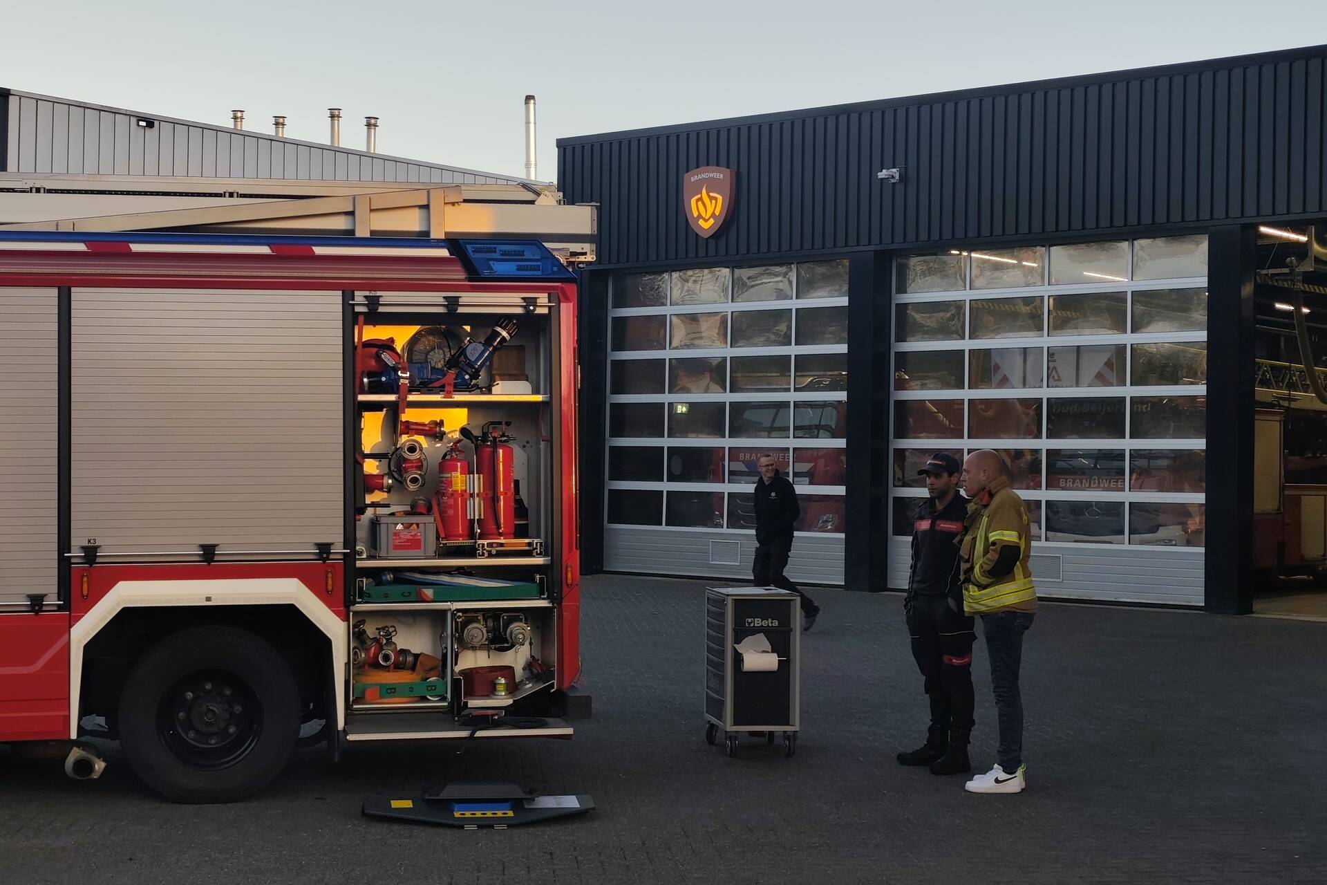 Brandweer ingezet voor brand in eigen voertuig