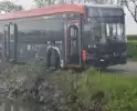 Lijnbus belandt in sloot na onwelwording