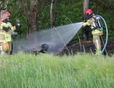 Brandende boomstammen moeilijk te bereiken