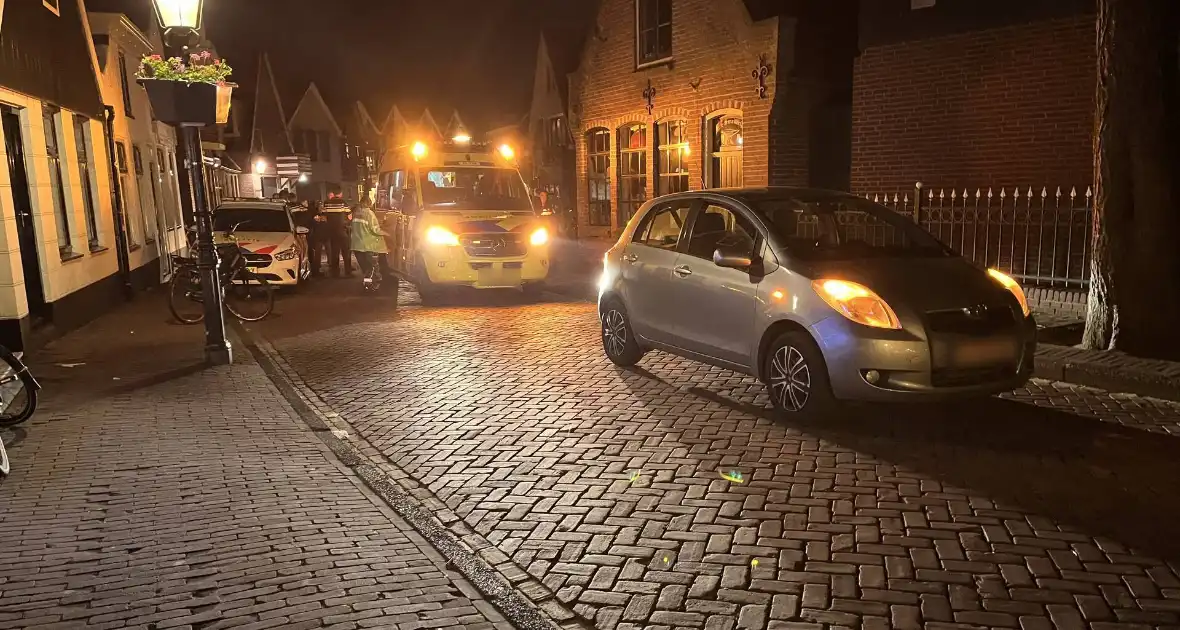 Fietser botst met personenauto