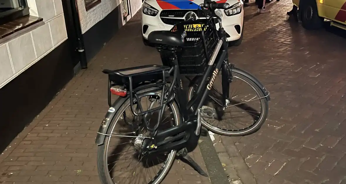 Fietser botst met personenauto - Foto 2