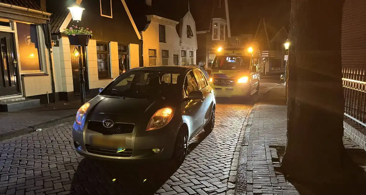 Fietser botst met personenauto - Foto 5