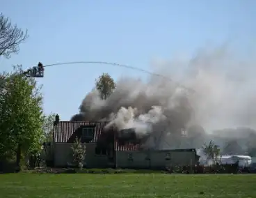 Brand in woonboerderij leidt tot grote inzet van hulpdiensten