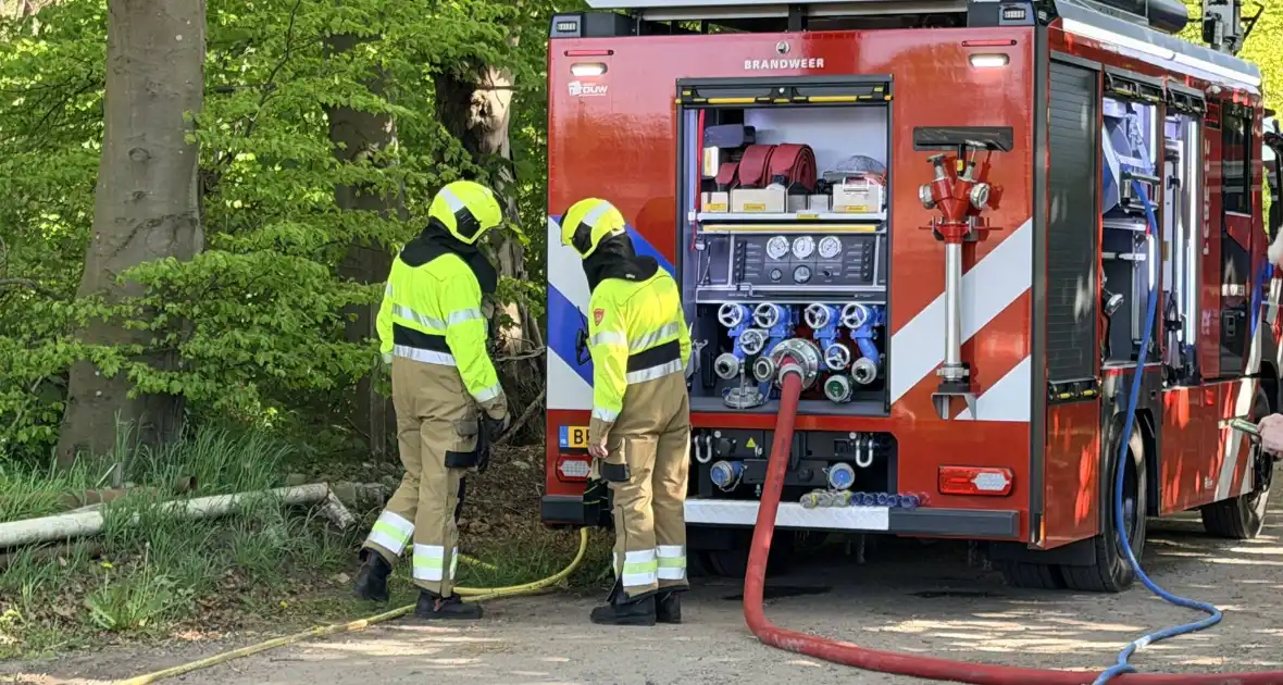 Brand in bosgebied vergt inzet van hulpdiensten - Foto 5