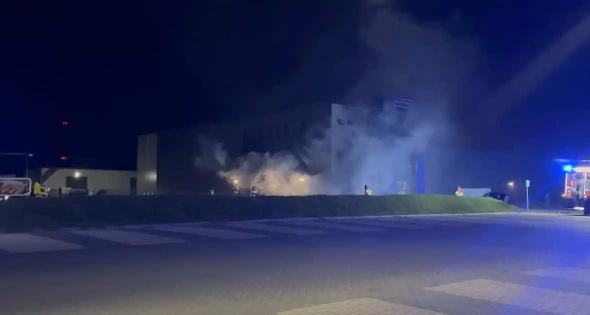 Brandweer bestrijdt ernstige brand