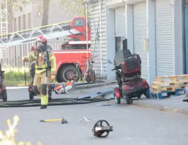 Felle brand veroorzaakt schade in bedrijfsverzamelcomplex