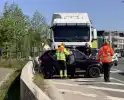 Vrachtwagen botst op auto en veroorzaakt gewonde