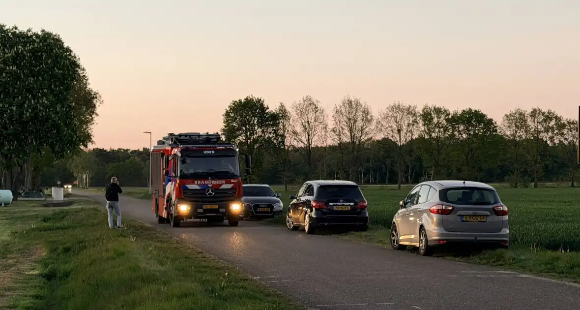 Vuilcontainer in brand in loods - Foto 4