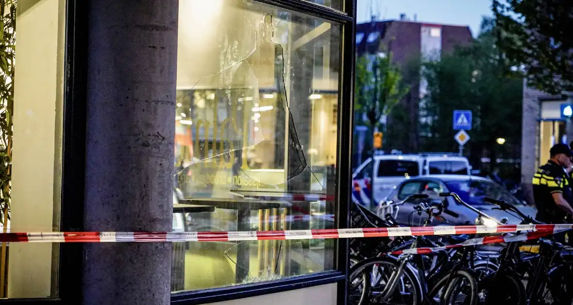 Winkel beschadigd bij schietpartij - Foto 10