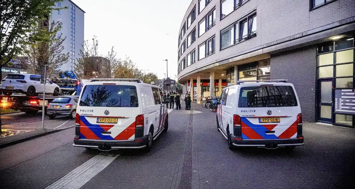 Winkel beschadigd bij schietpartij - Foto 11