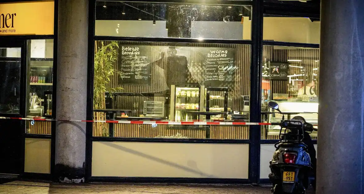Winkel beschadigd bij schietpartij - Foto 4