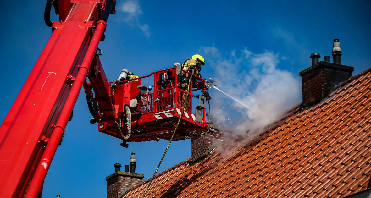 Zeer grote brand verwoest woningen