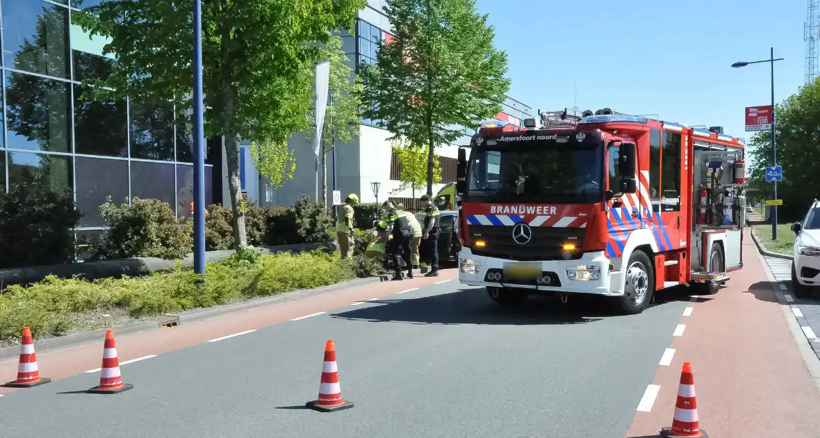 Eén gewonde naar ziekenhuis na botsing tussen twee voertuigen - Foto 3
