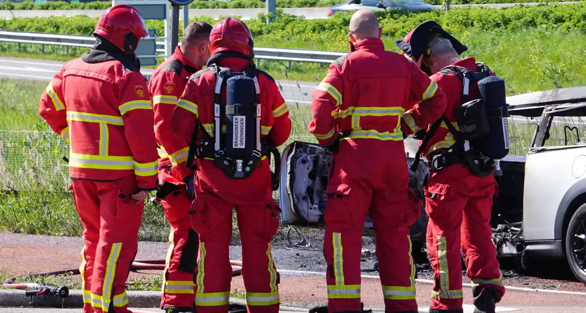Voertuig volledig uitgebrand na autobrand - Foto 2