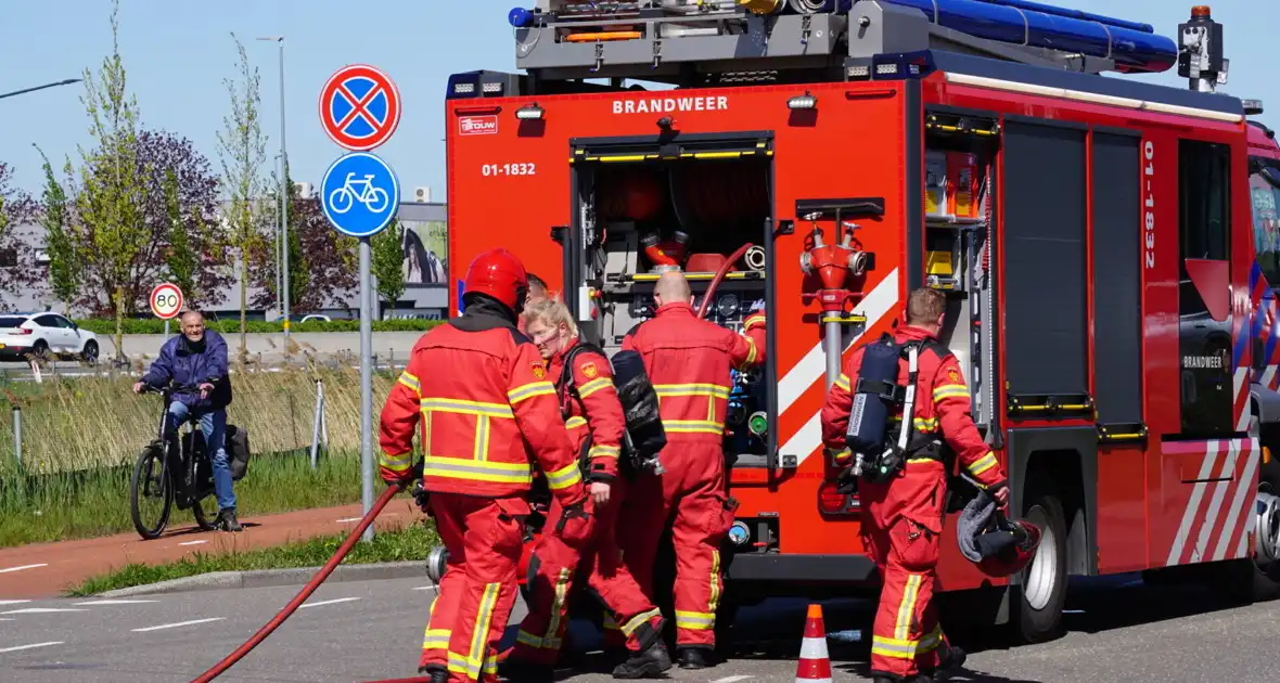 Voertuig volledig uitgebrand na autobrand - Foto 5