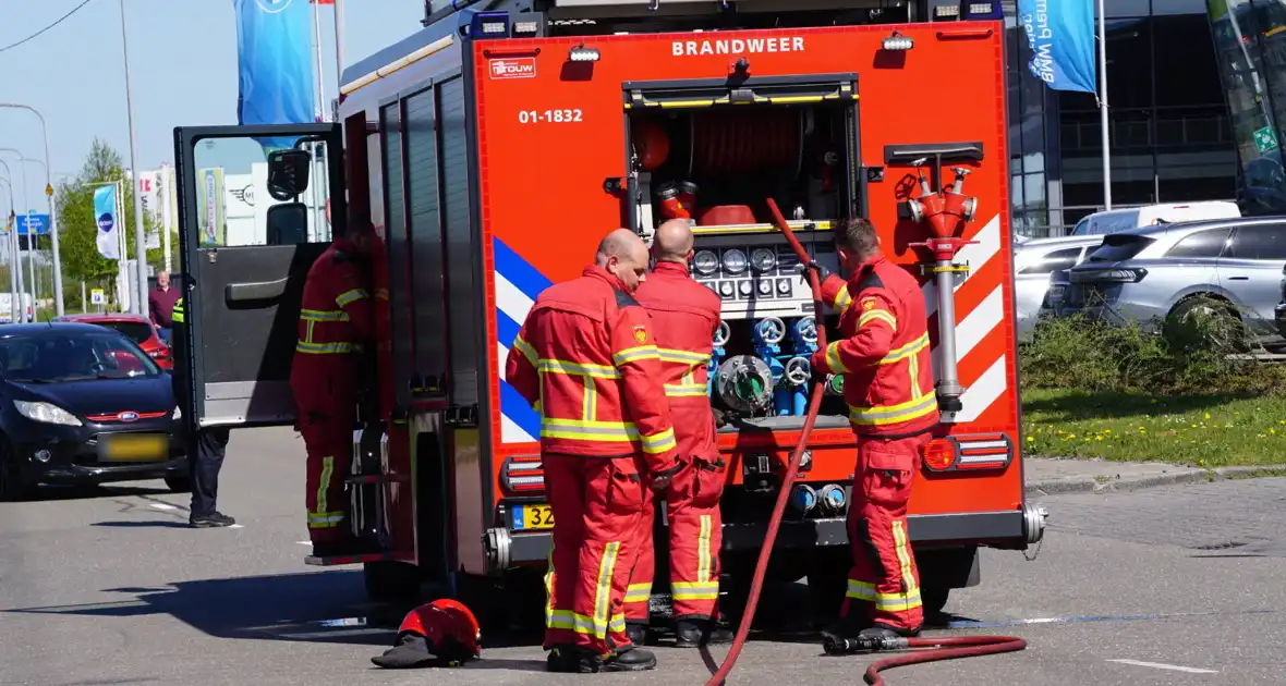 Voertuig volledig uitgebrand na autobrand - Foto 8