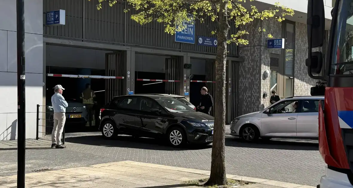 Handmelder parkeergarage ingedrukt - Foto 2