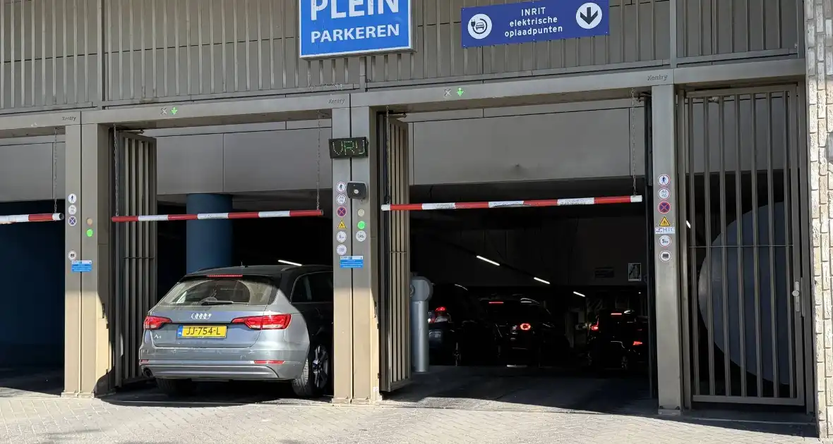 Handmelder parkeergarage ingedrukt - Foto 5