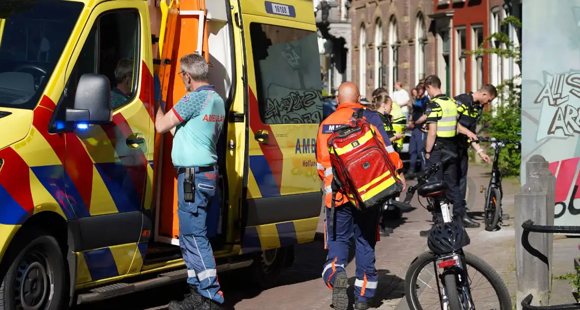 Traumateam ingezet nadat fietser tegen bouwhek botst - Foto 2