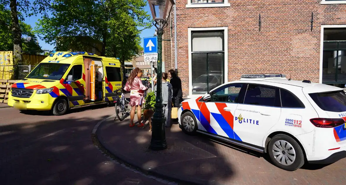 Traumateam ingezet nadat fietser tegen bouwhek botst - Foto 3