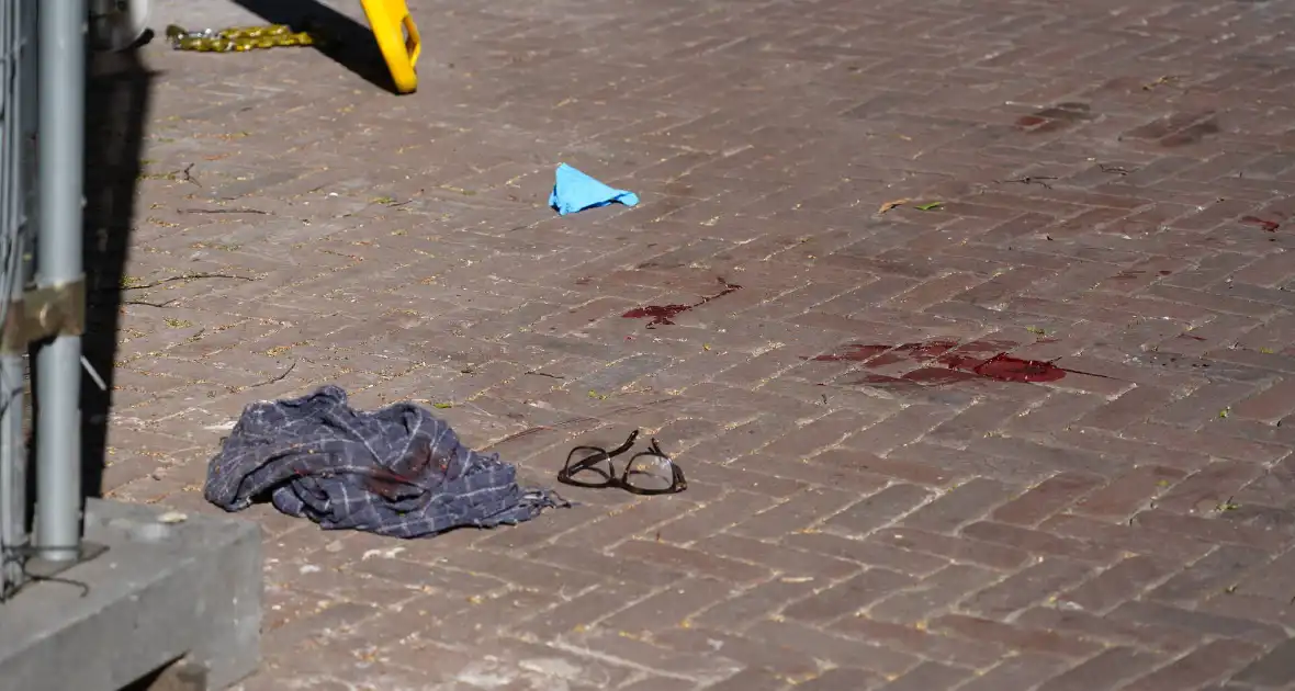Traumateam ingezet nadat fietser tegen bouwhek botst - Foto 4