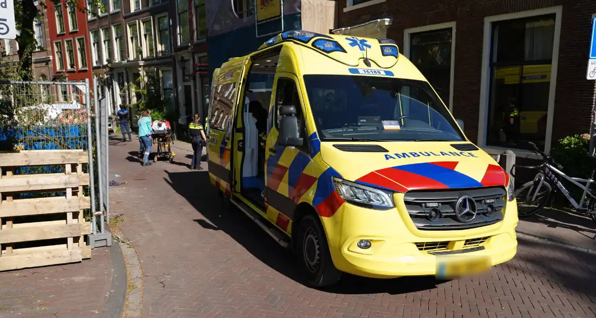 Traumateam ingezet nadat fietser tegen bouwhek botst - Foto 5