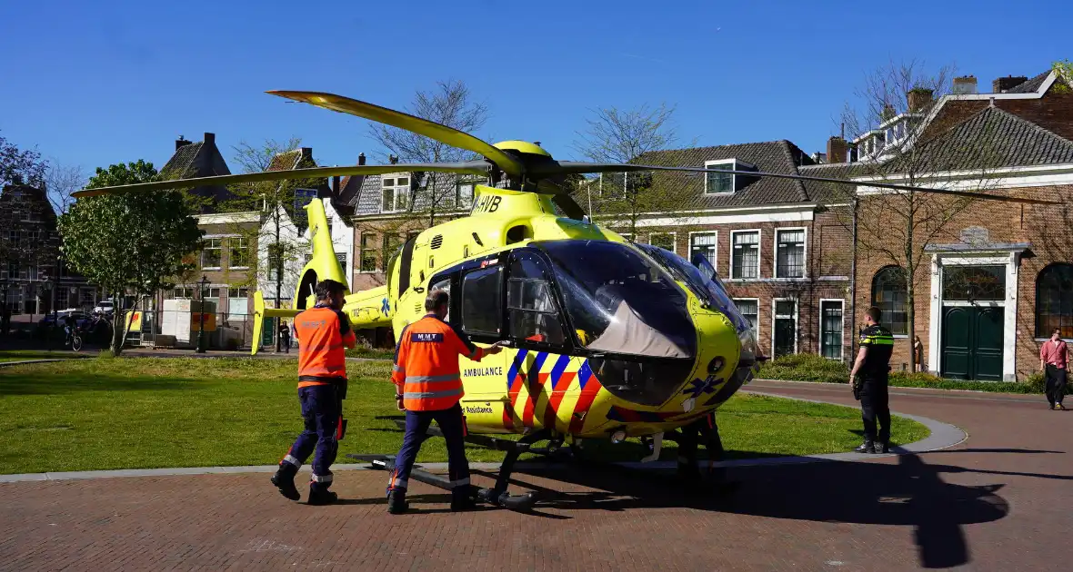 Traumateam ingezet nadat fietser tegen bouwhek botst - Foto 8
