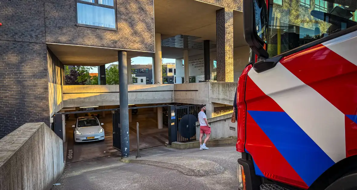 Brandweer voorkomt uitbreiding van gebouwbrand - Foto 3