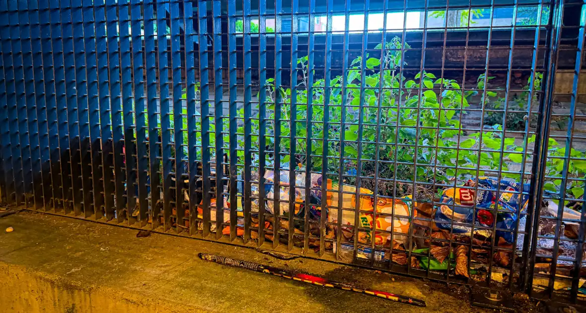 Brandweer voorkomt uitbreiding van gebouwbrand - Foto 6