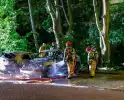 Twee geparkeerde auto's verwoest door brand