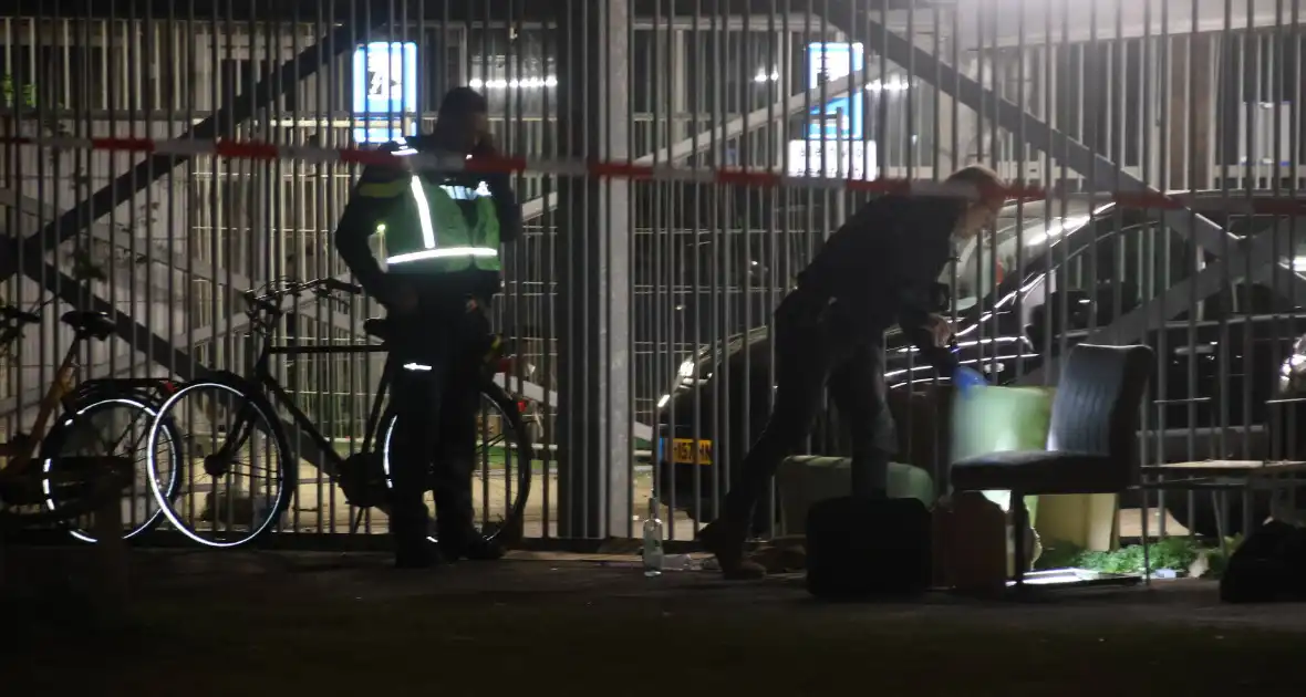 Politie houdt persoon aan na steekpartij - Foto 10