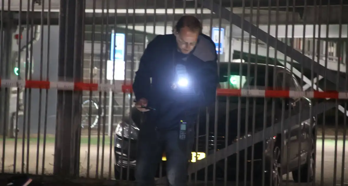 Politie houdt persoon aan na steekpartij - Foto 11
