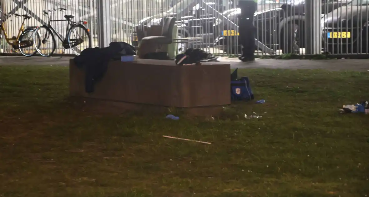Politie houdt persoon aan na steekpartij - Foto 5