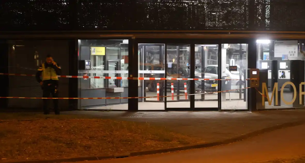Politie houdt persoon aan na steekpartij - Foto 8