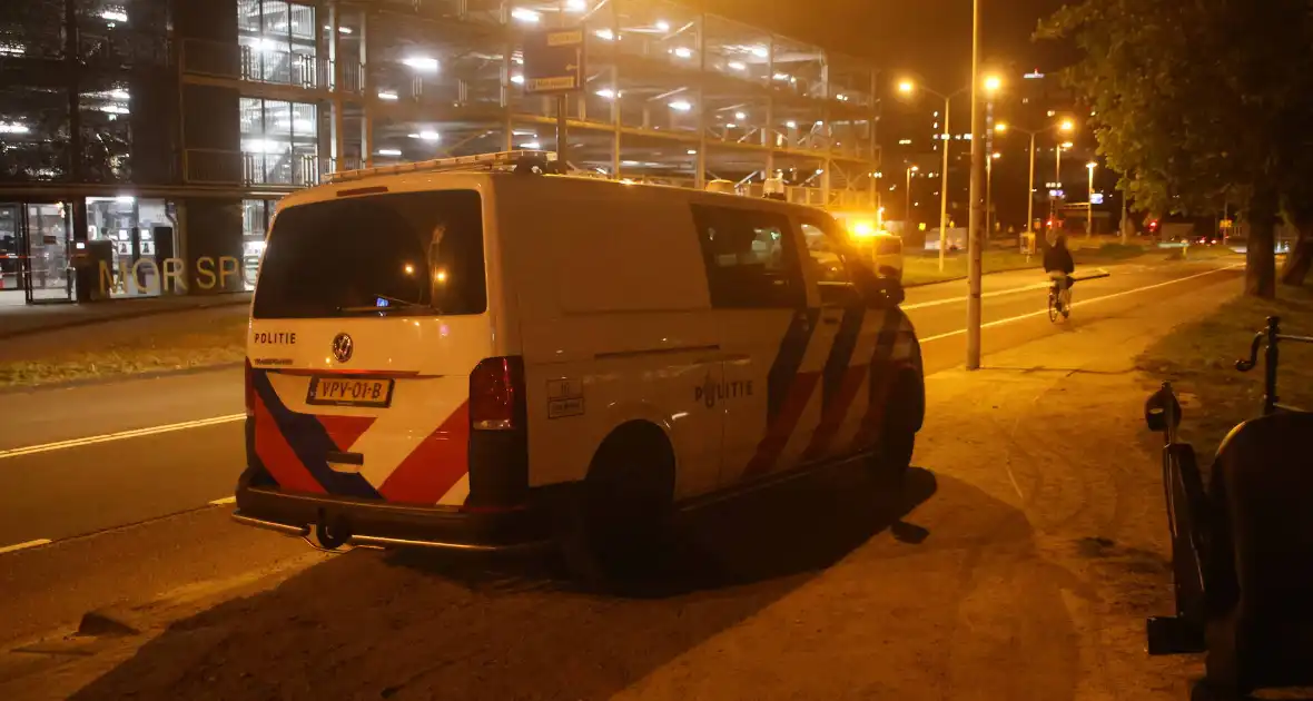 Politie houdt persoon aan na steekpartij - Foto 9