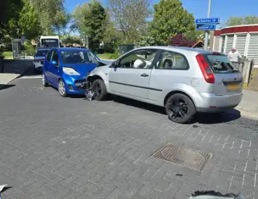 Conflict na frontale botsing in woonwijk