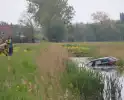 Bestuurder spoorloos na aantreffen te water geraakte voertuig