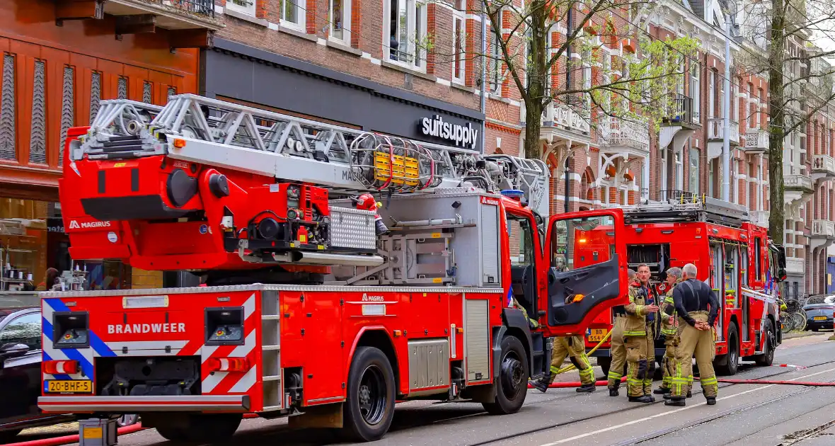 Brand in kledingwinkel snel onder controle - Foto 3