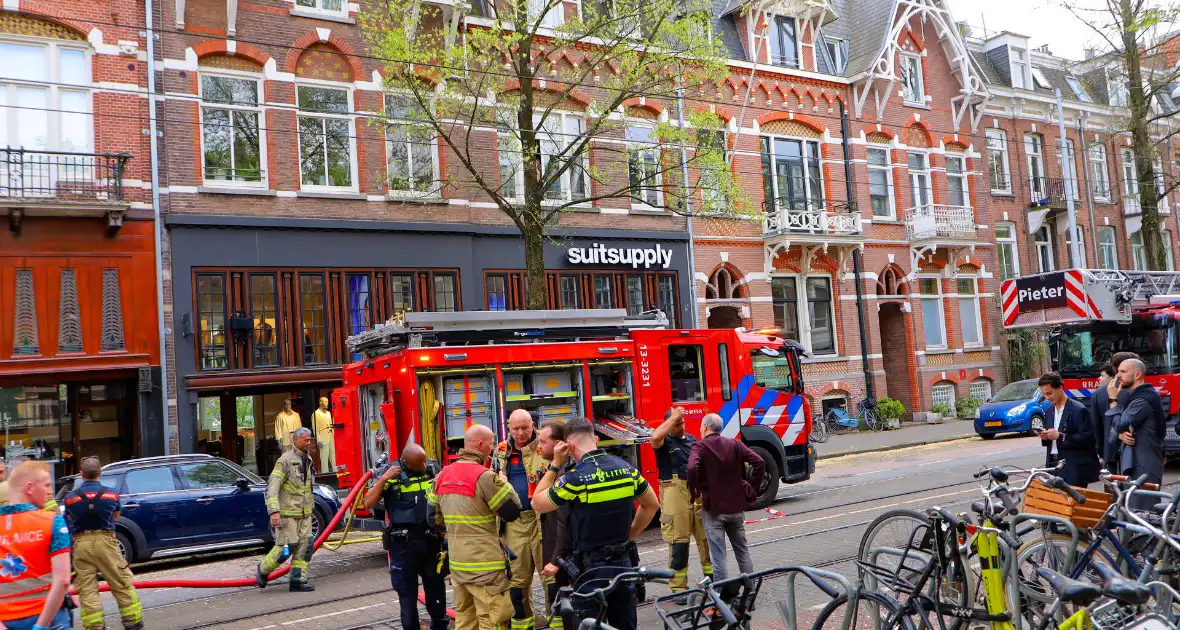 Brand in kledingwinkel snel onder controle - Foto 4