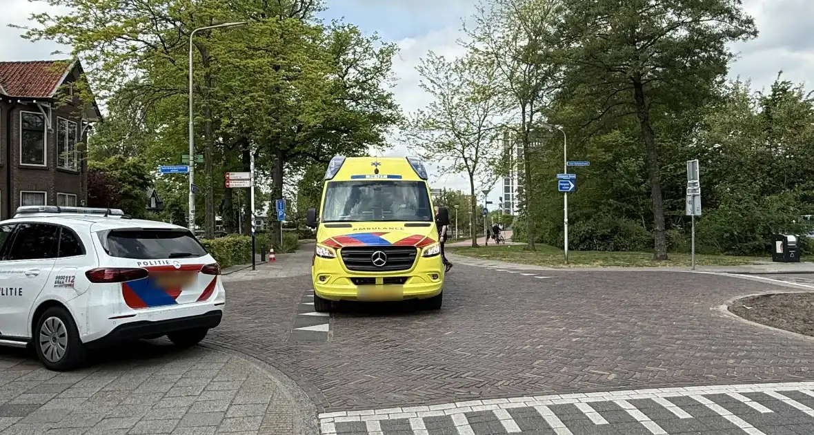 Oudere vrouw gewond bij aanrijding met fiets - Foto 2