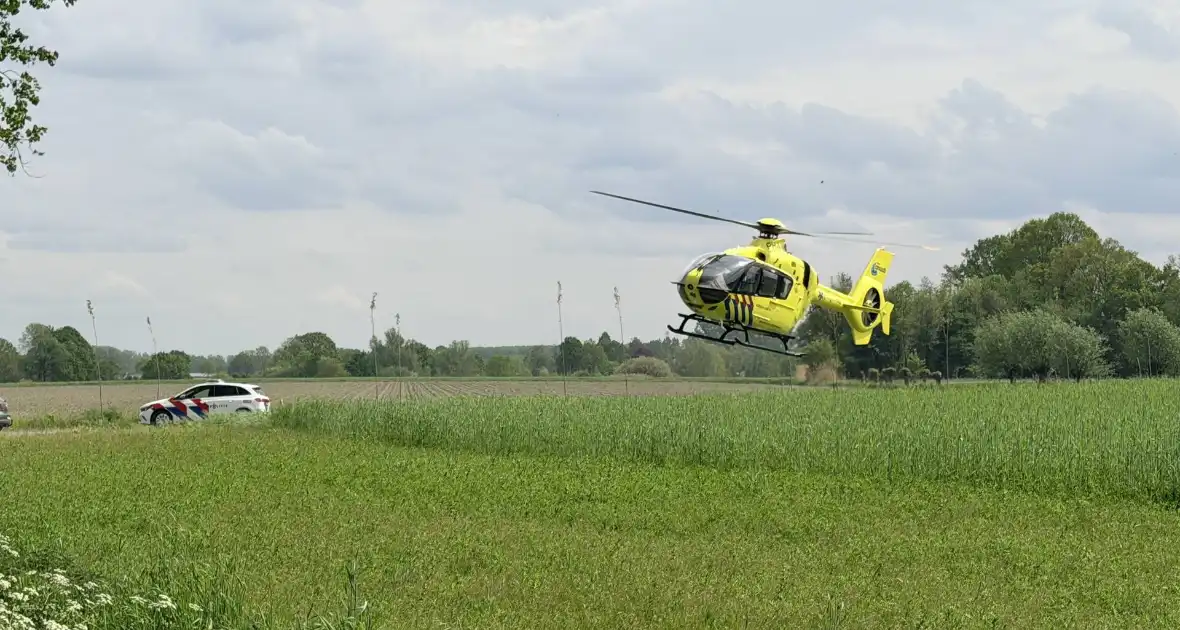 Man zwaar gewond bij aanrijding met boom - Foto 3
