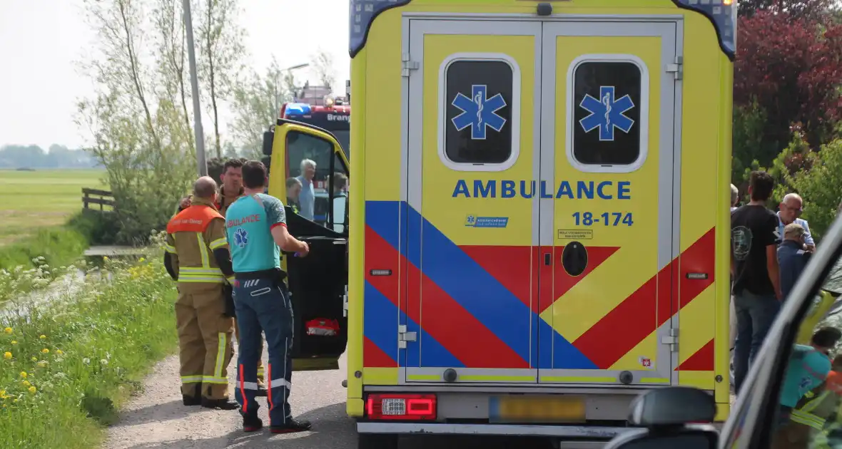 Auto raakt in sloot na schrikmoment - Foto 7