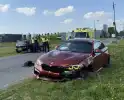 Auto mist wiel na crash tegen paal