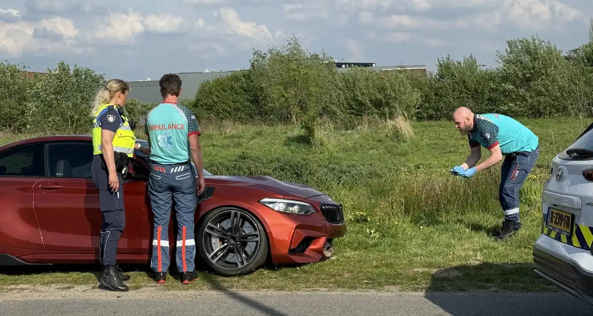 Auto mist wiel na crash tegen paal - Foto 4